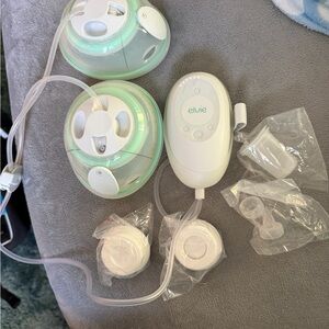 Elvie White Breast Pump Set